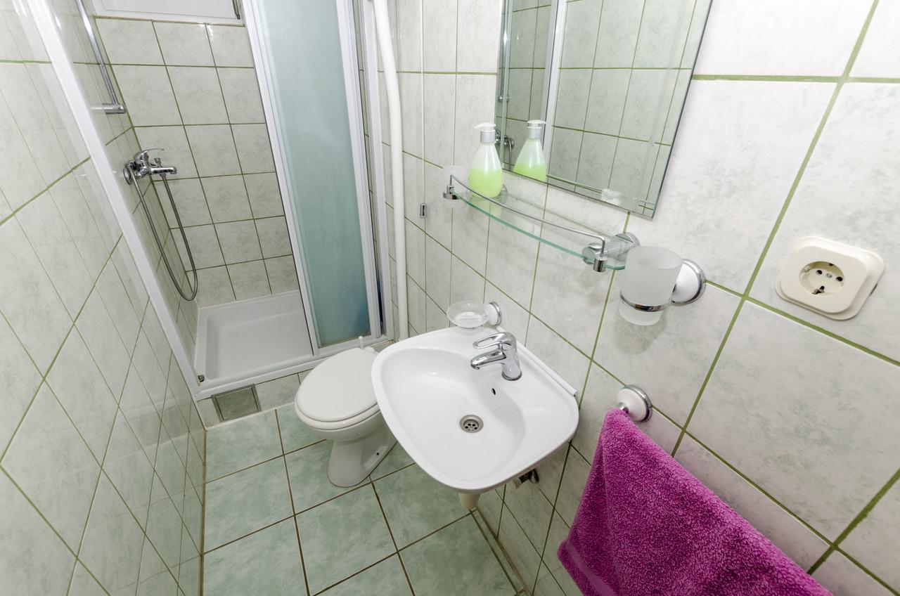 Apartments Dinko Gdinj Zewnętrze zdjęcie